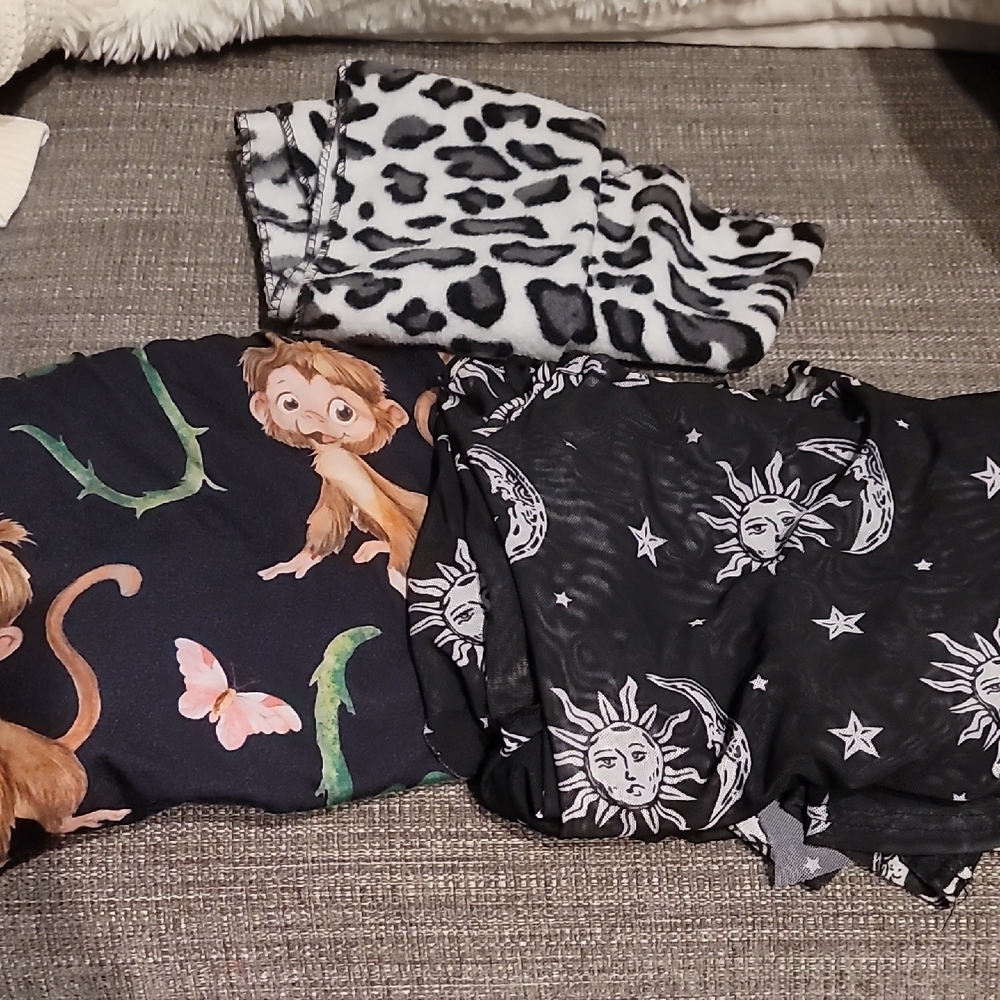 Ellie & Kate Black and White Patterned & MONKEY 2 SET Pajamas